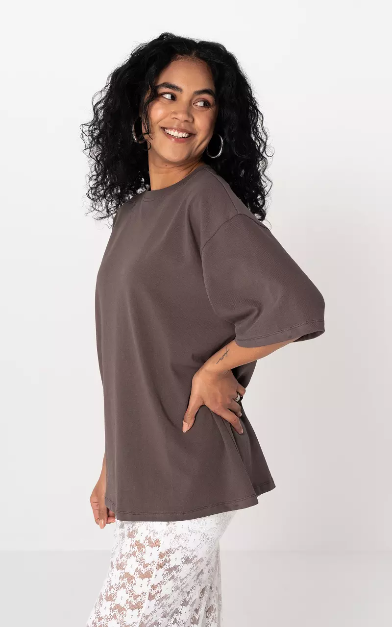 Shirt with round neck Brown