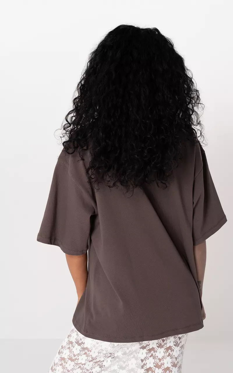 Shirt with round neck Brown