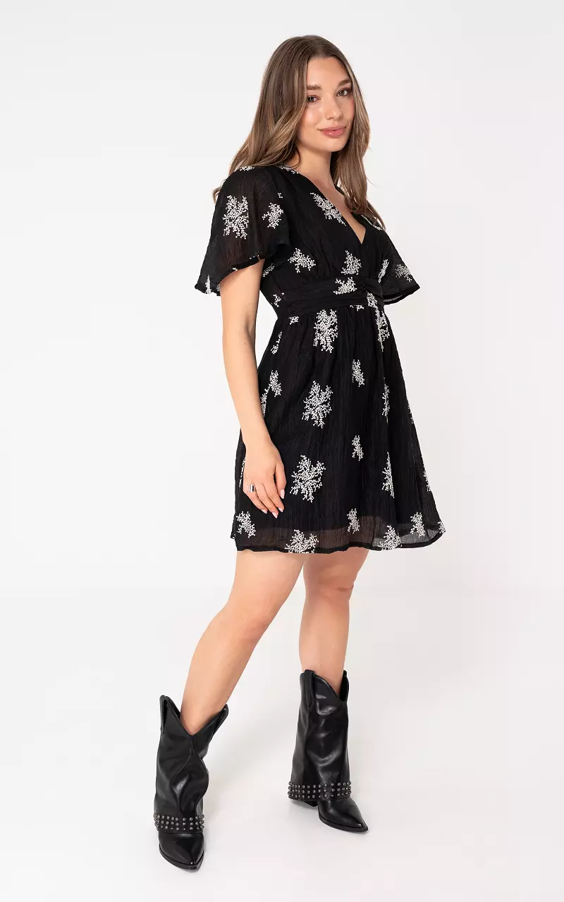 Dress with v-neck Black White
