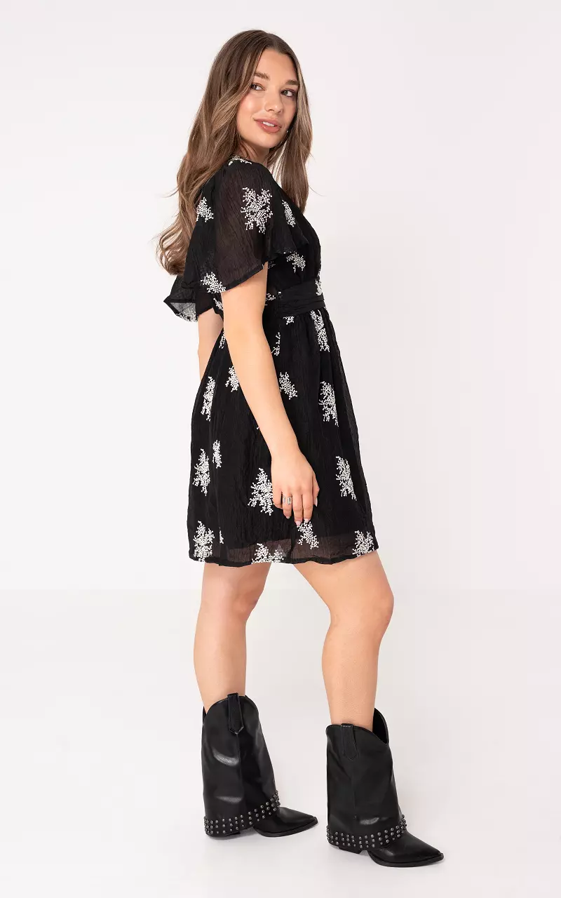 Dress with v-neck Black White