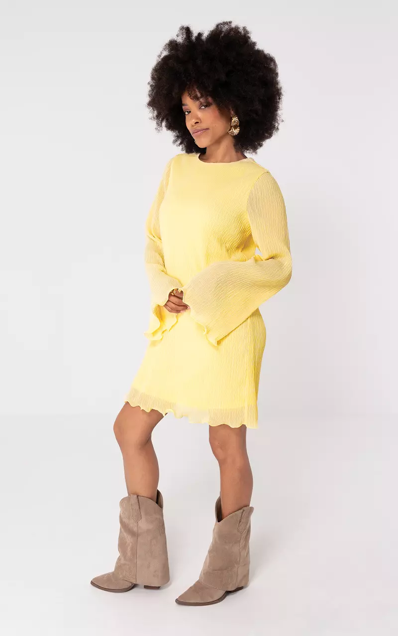 Kleid mit hohem Kragen Gelb