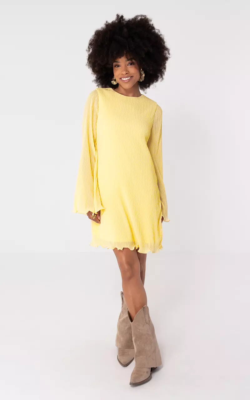 Kleid mit hohem Kragen Gelb