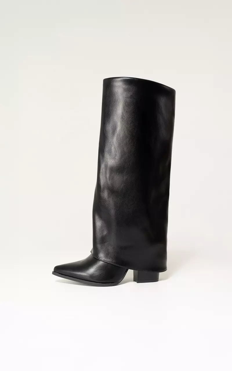 Boot with flap Black
