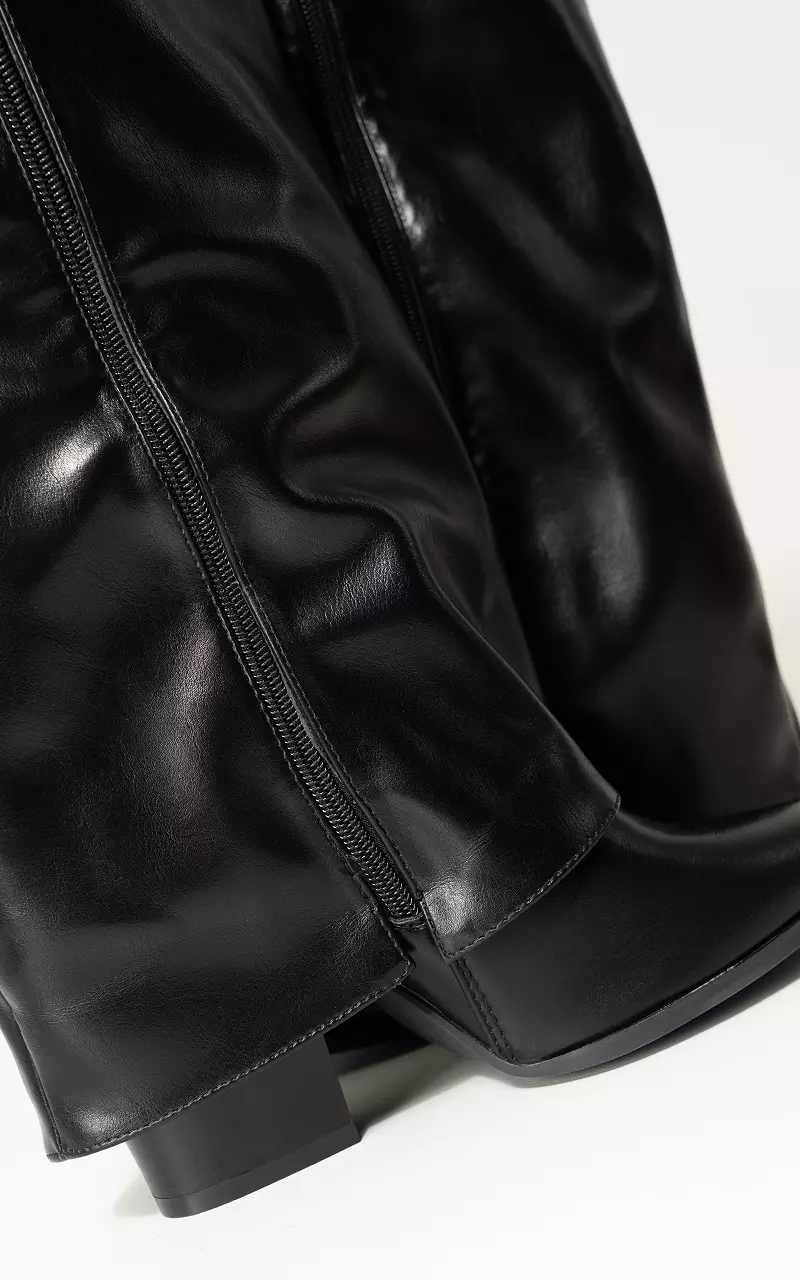 Boot with flap Black