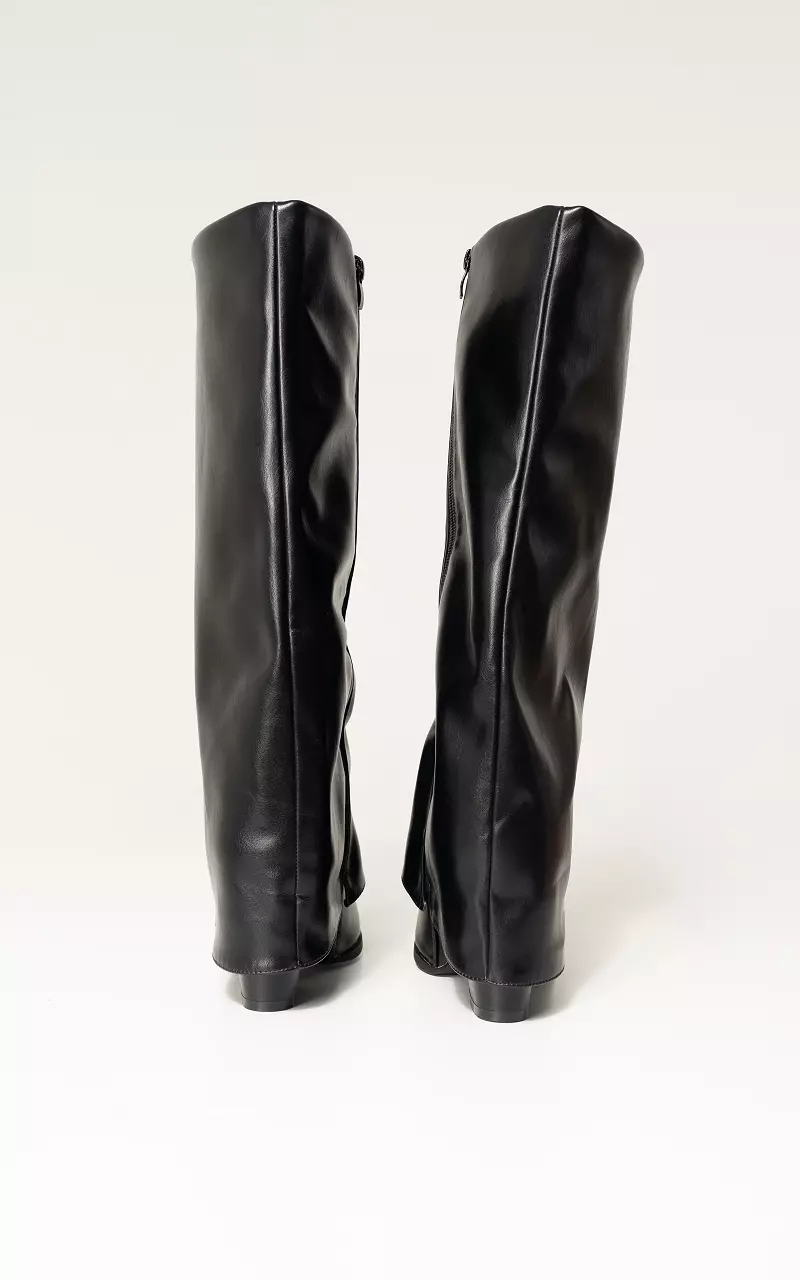 Boot with flap Black