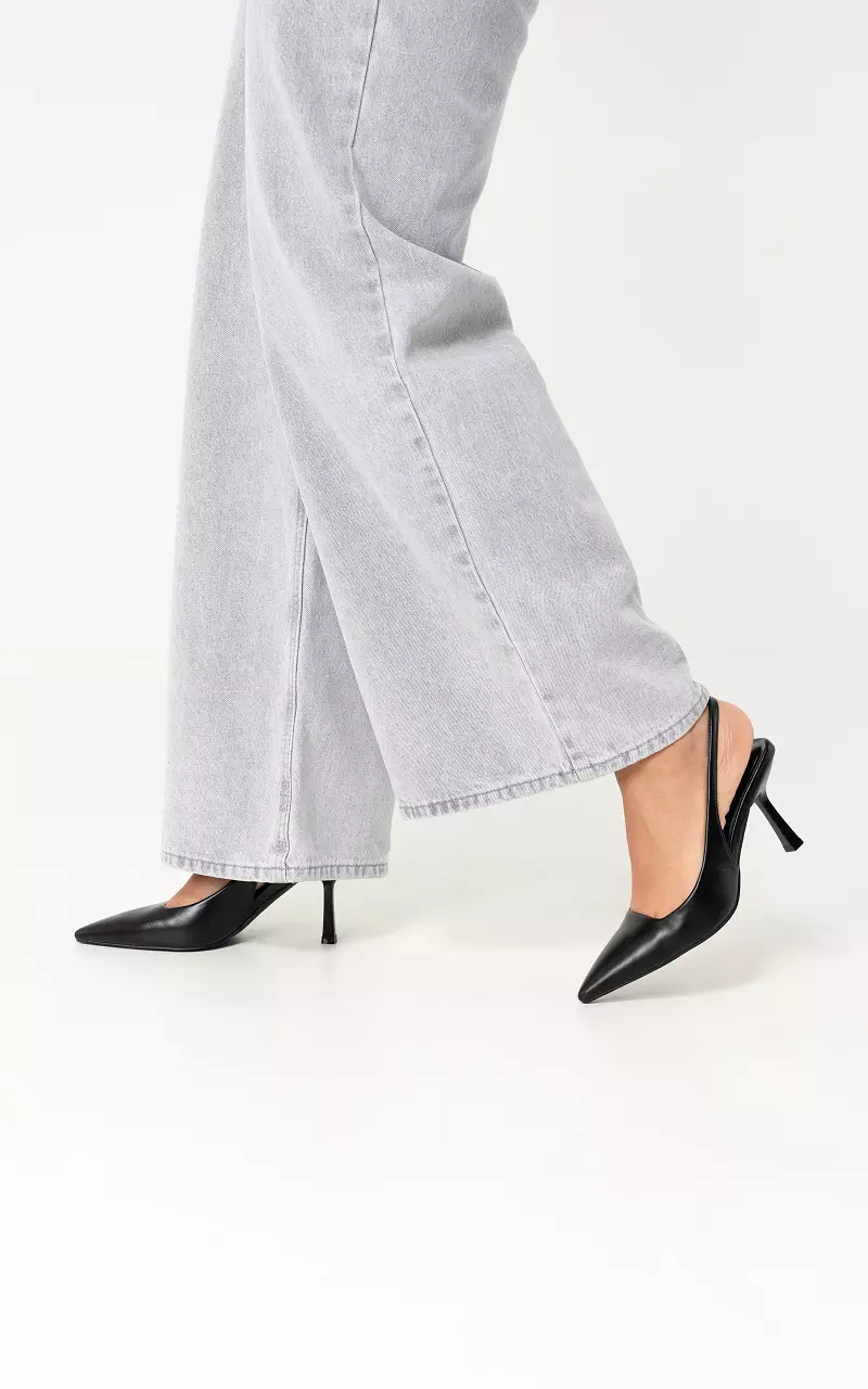 Heels with pointed toe Black
