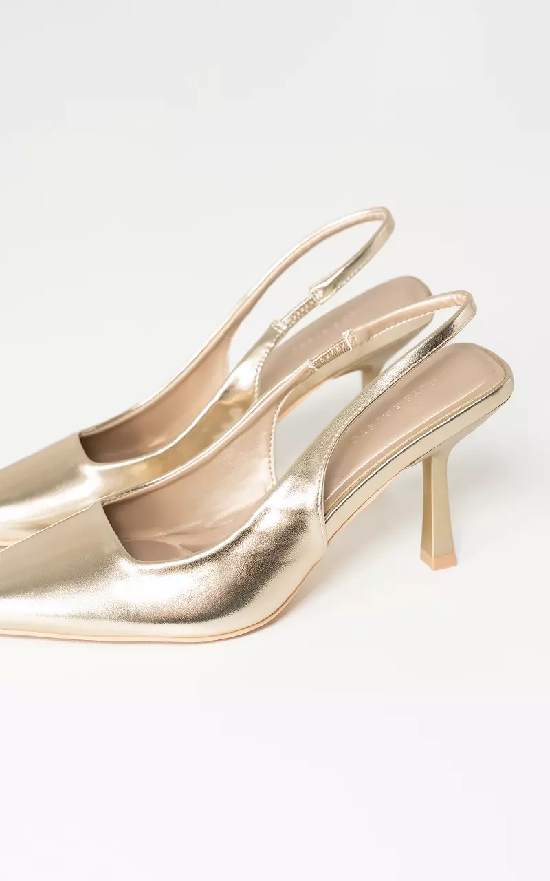 Heels with pointed toe Gold