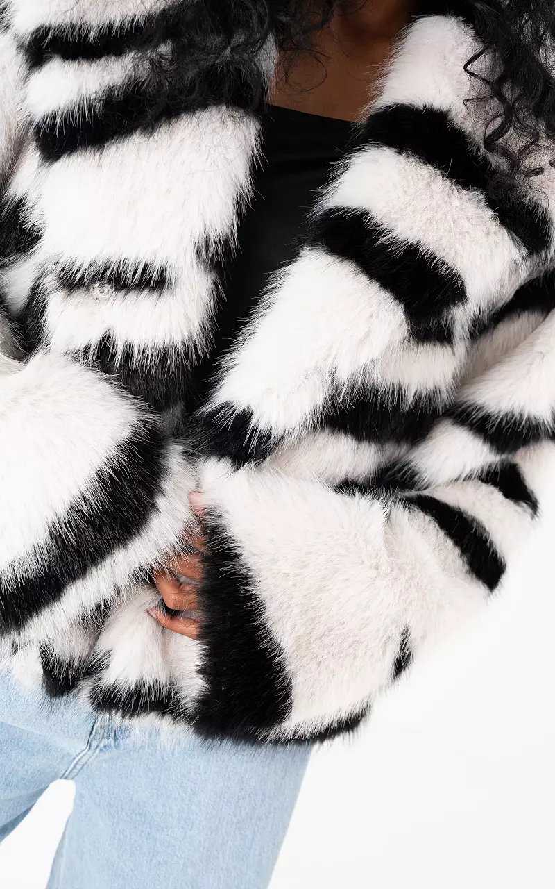 Fake fur coat White Black