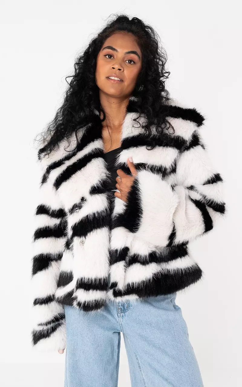 Fake fur coat White Black