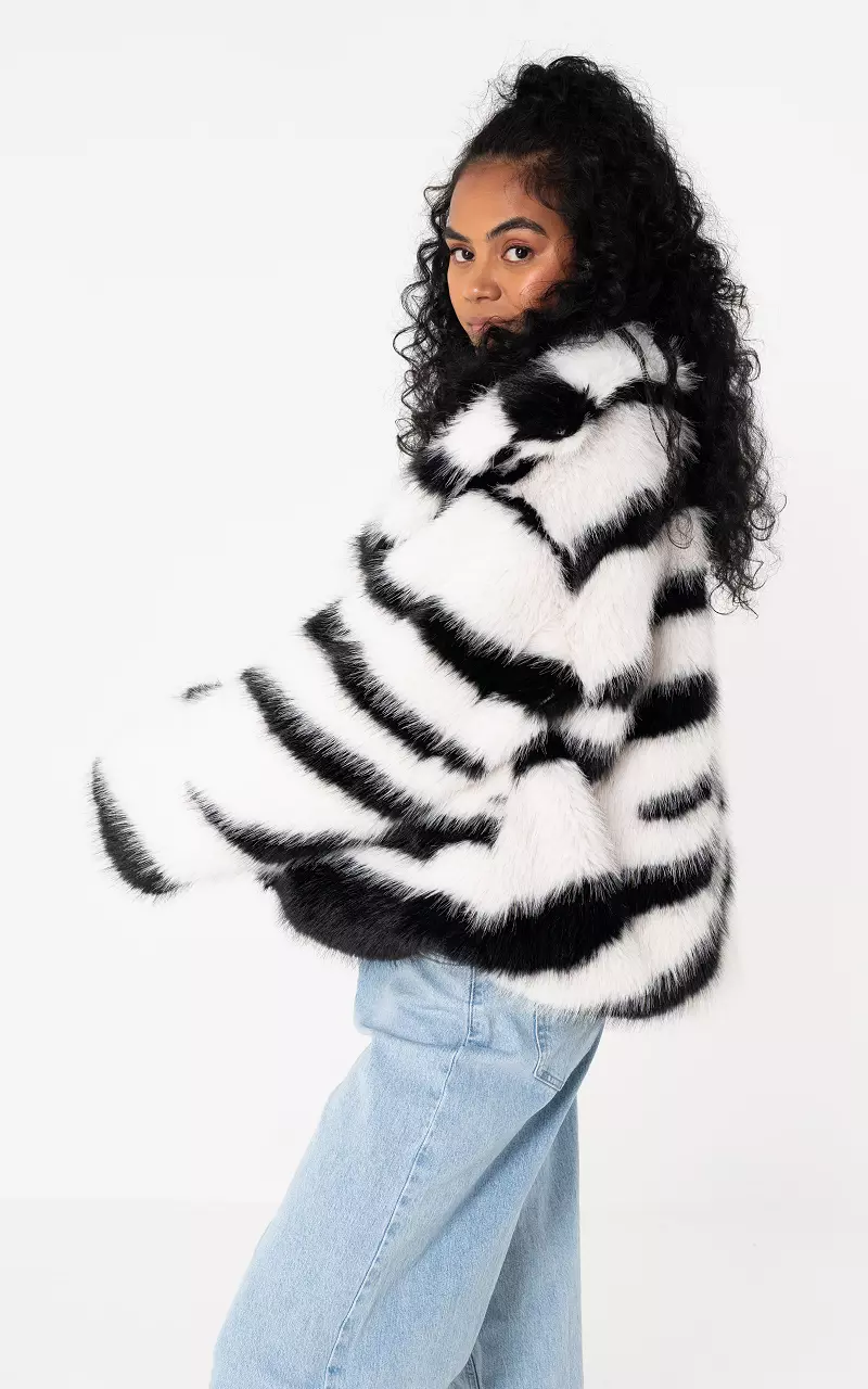 Fake fur coat White Black