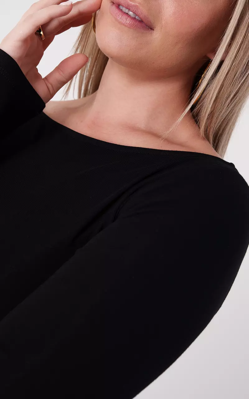 Top with boat neck Black