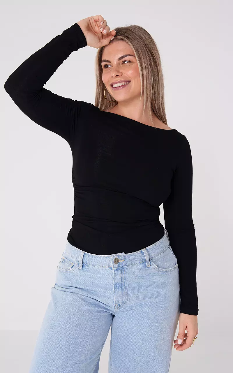Top with boat neck Black