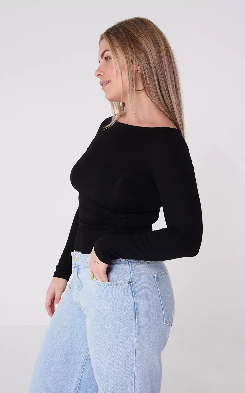Top with boat neck Black