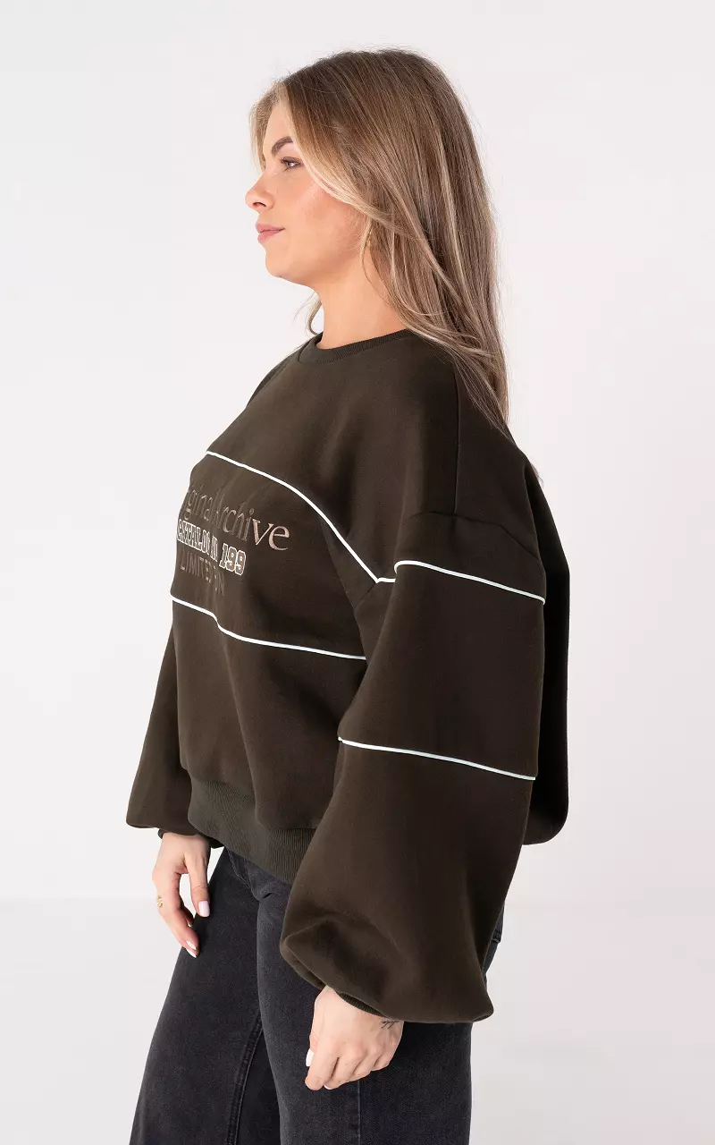 Crewneck Archive Dunkelbraun Weiß