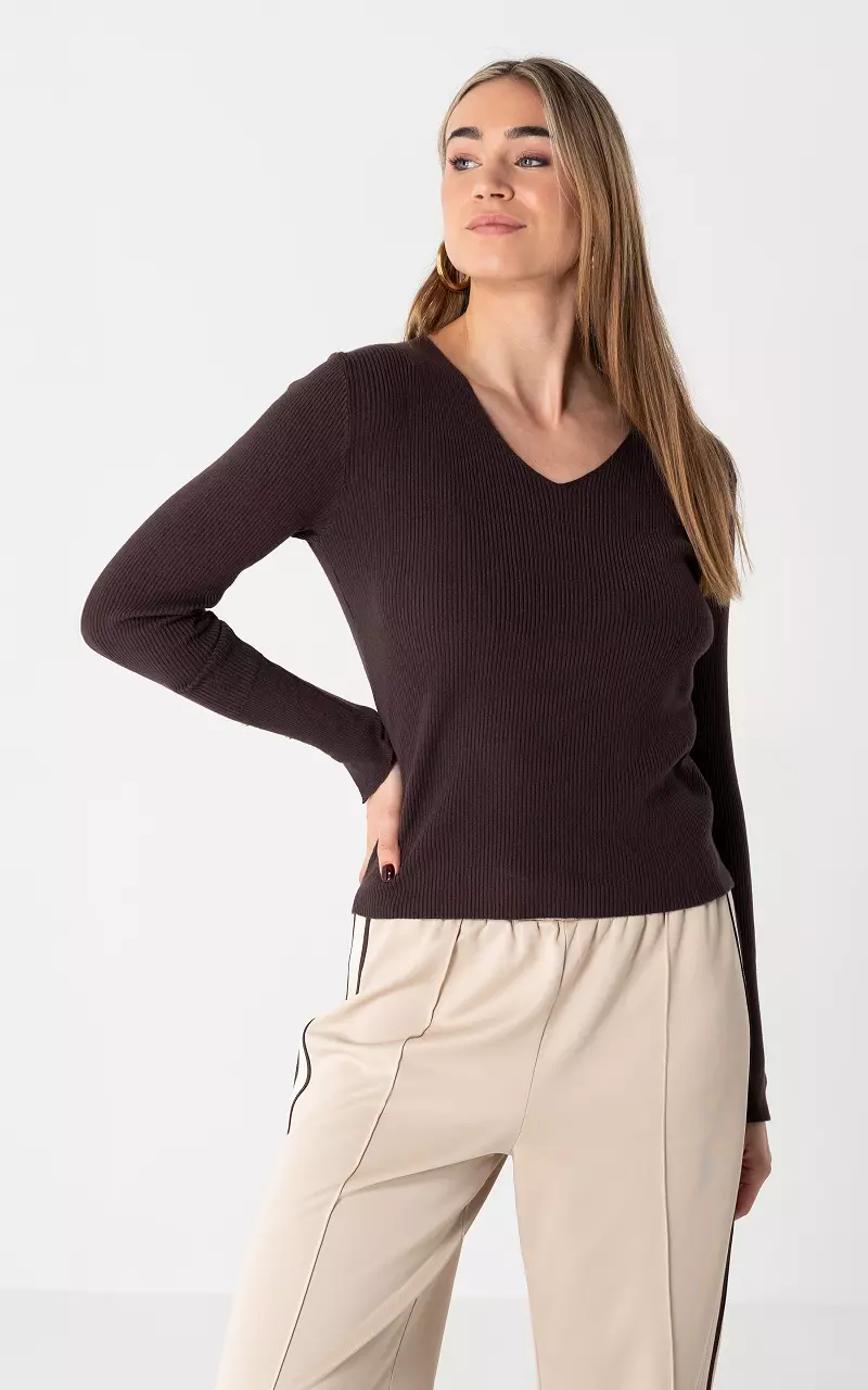 Top mit V-Ausschnitt Dunkelbraun