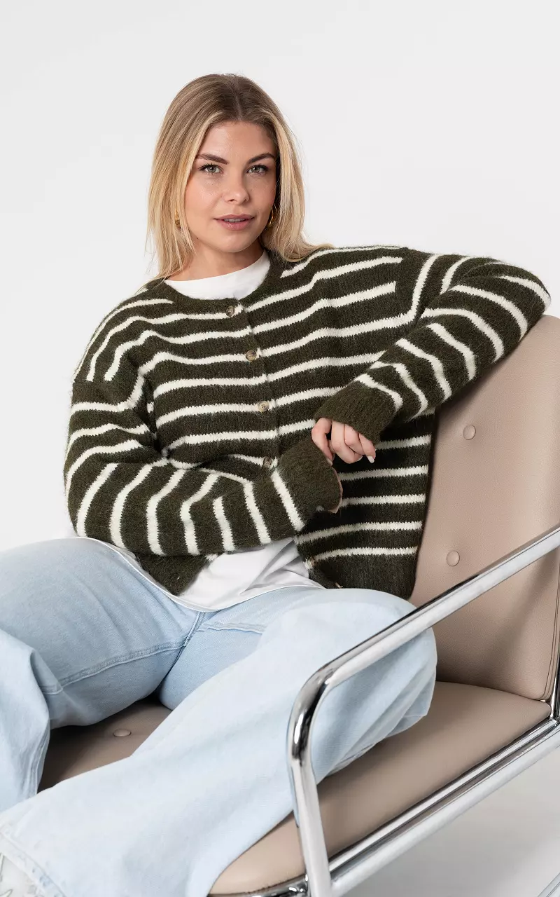 Cardigan #105956 Dunkelgrün Creme