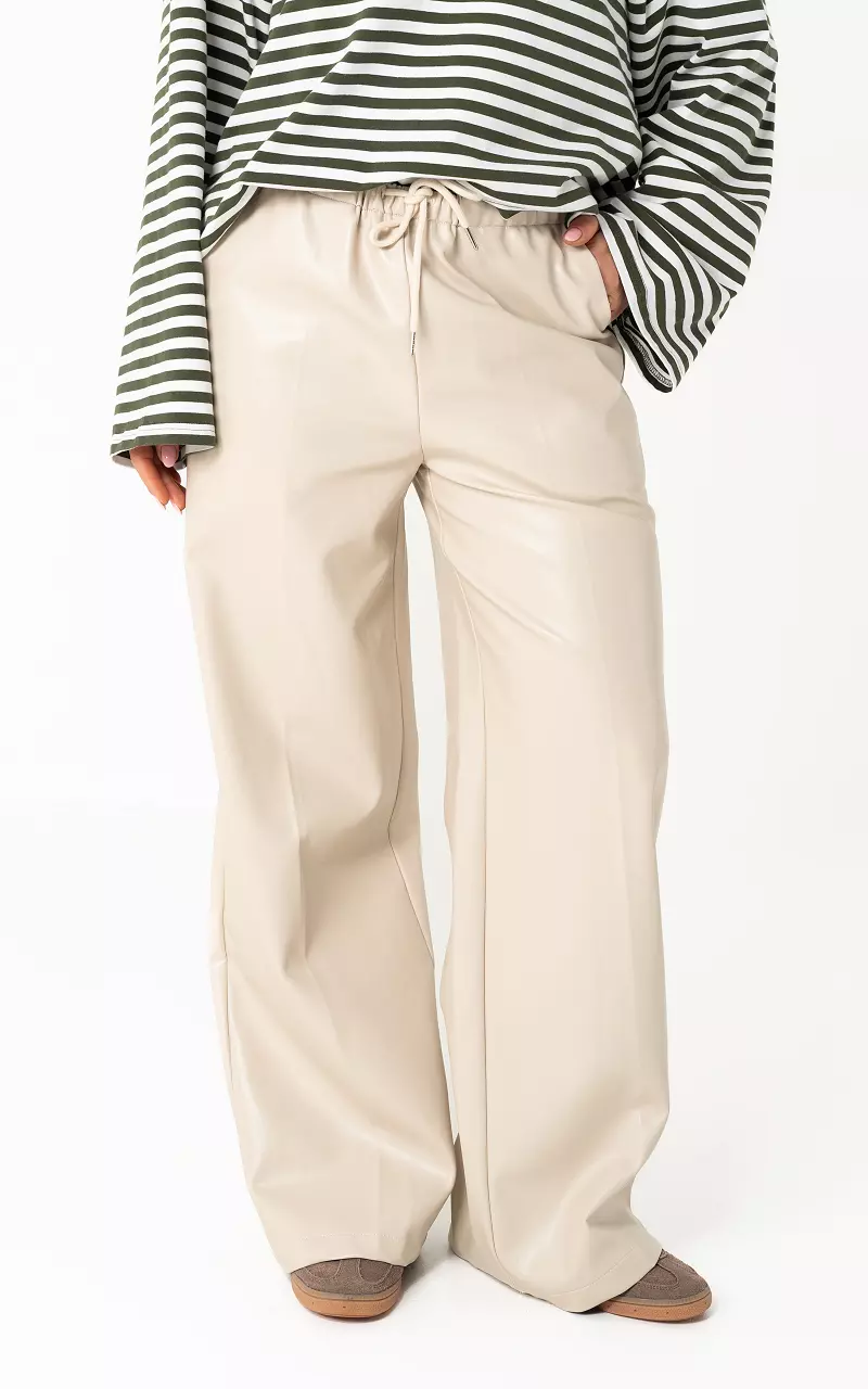Leather look trousers Cream