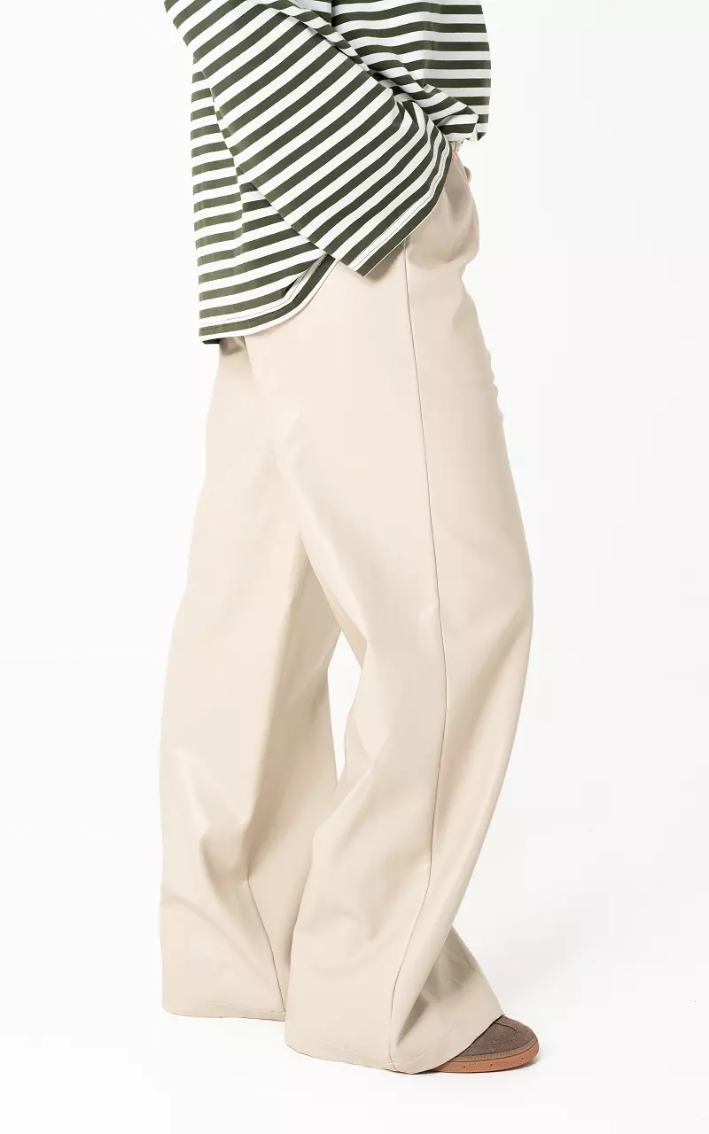 Leather look trousers Cream