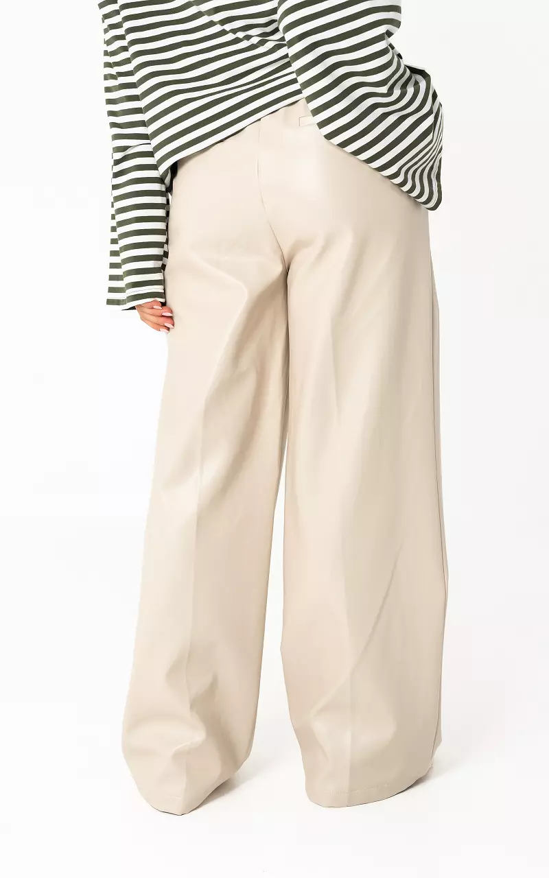 Leather look trousers Cream