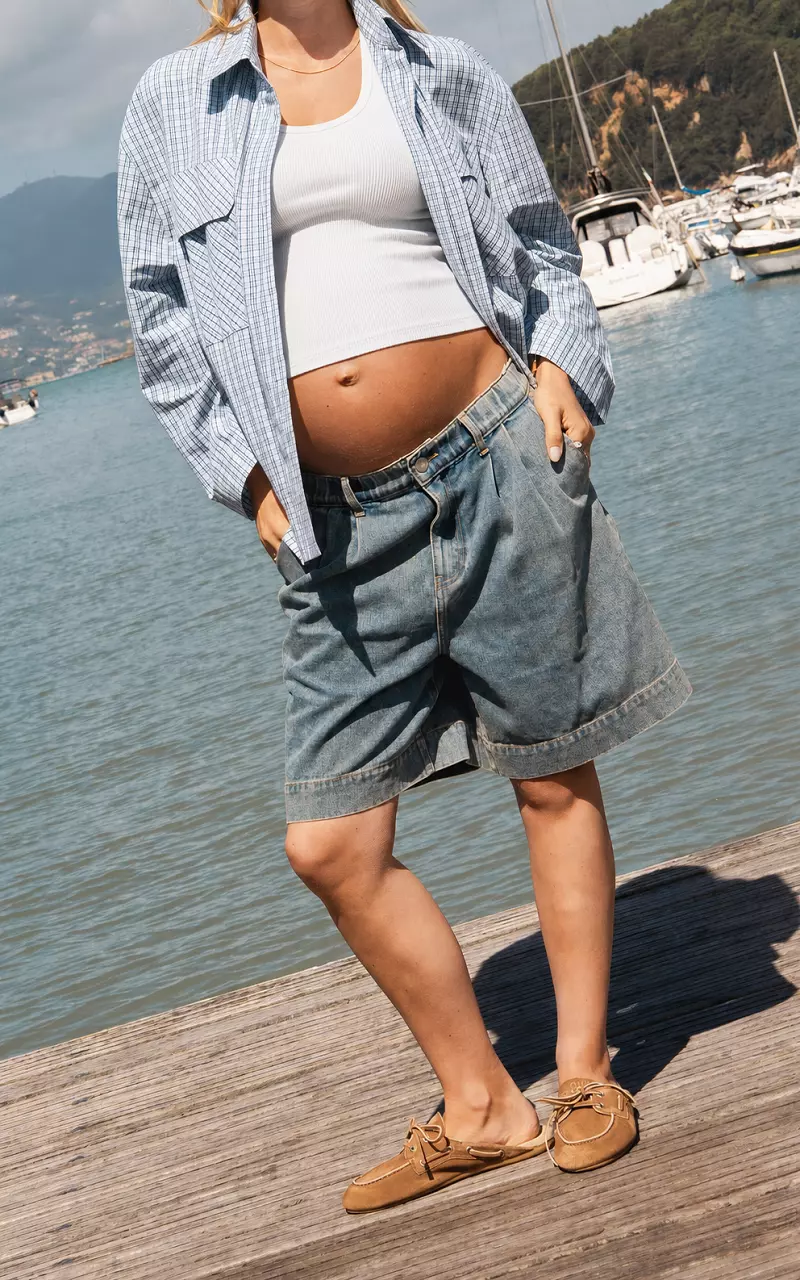 Locker fallende Jeansshorts Blau