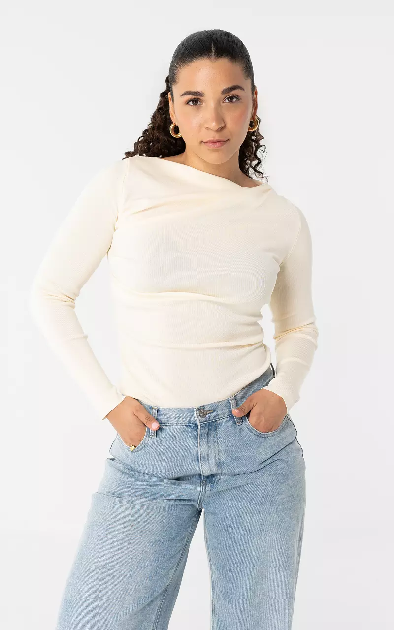 Top with boatneck Cream