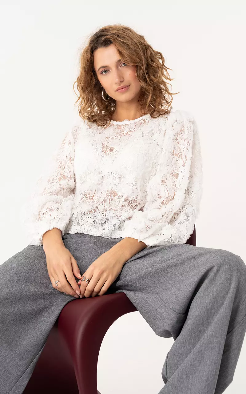 Spitzentop mit Blumenmuster Weiß