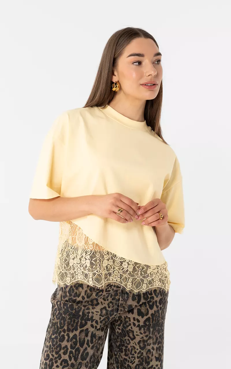 Shirt met kant Geel