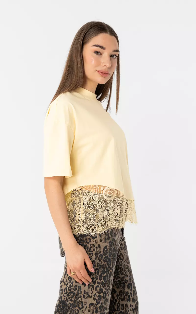 Shirt met kant Geel
