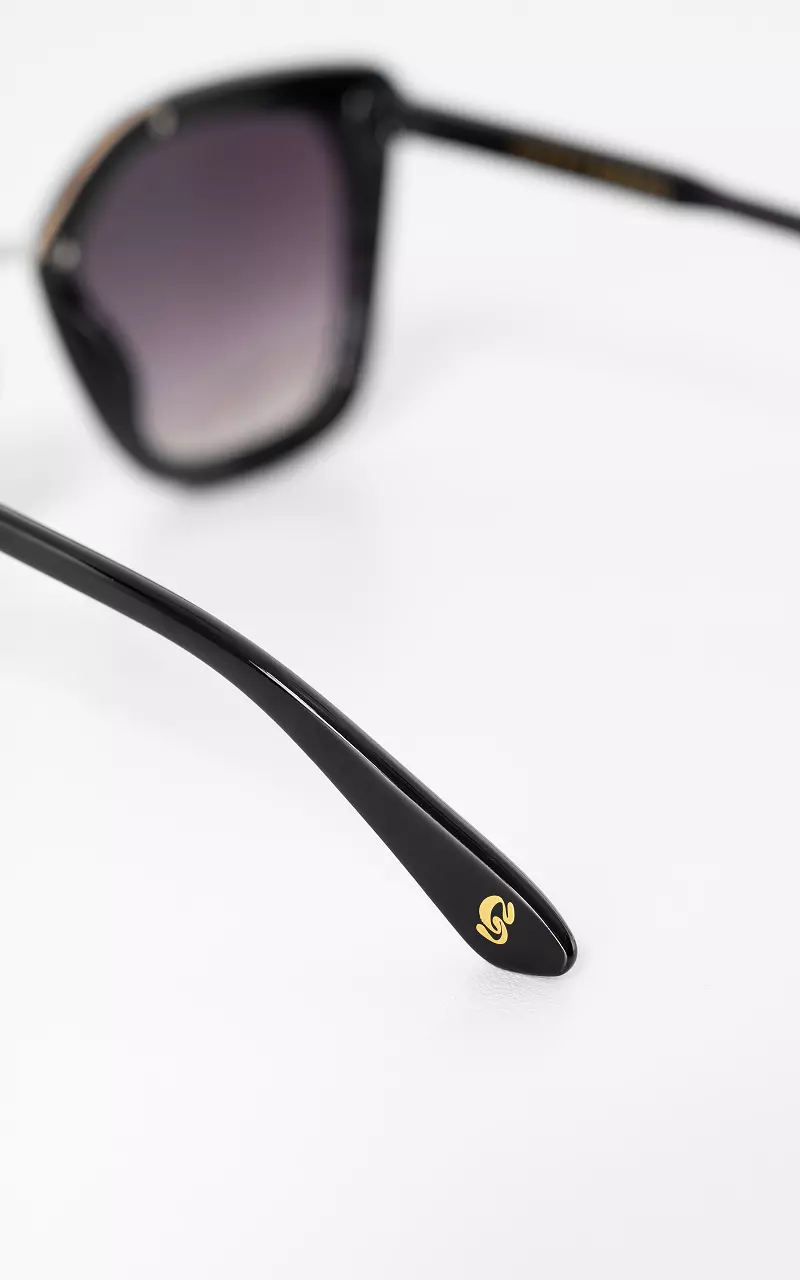 Cat eye sunglasses Black