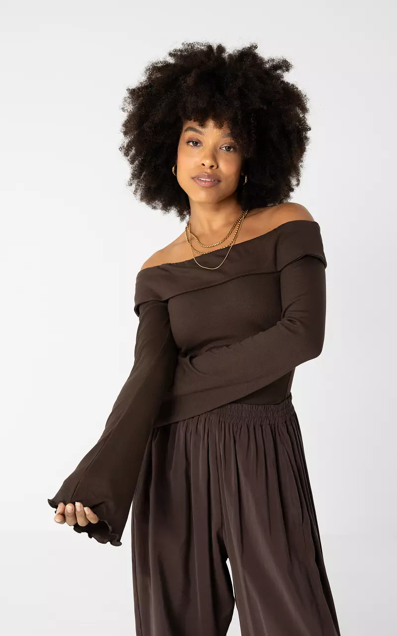 Off-shoulder sweater Brown
