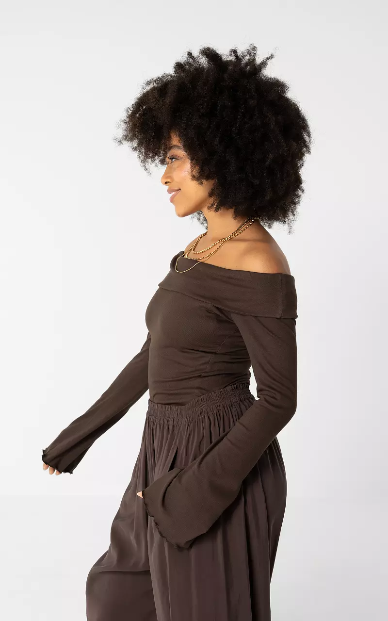 Off-shoulder sweater Brown