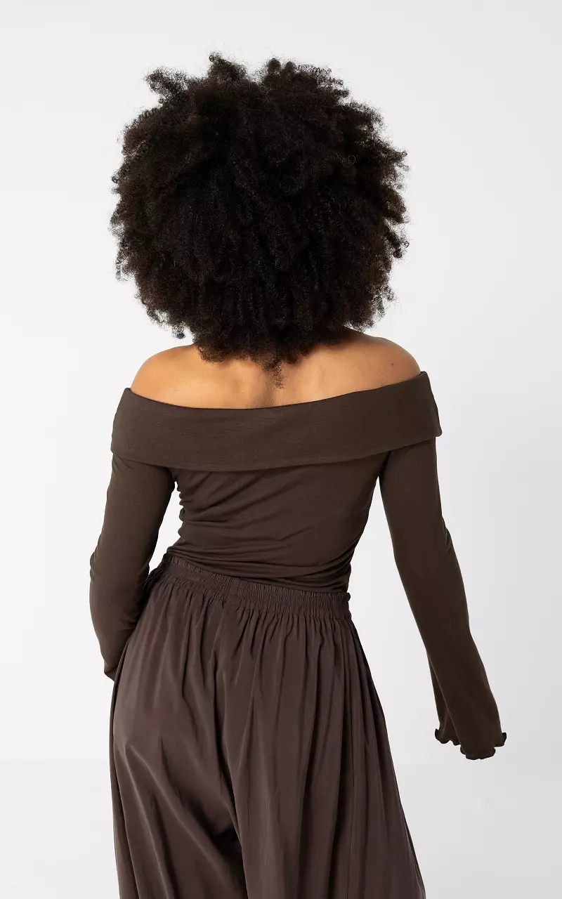 Off-shoulder sweater Brown