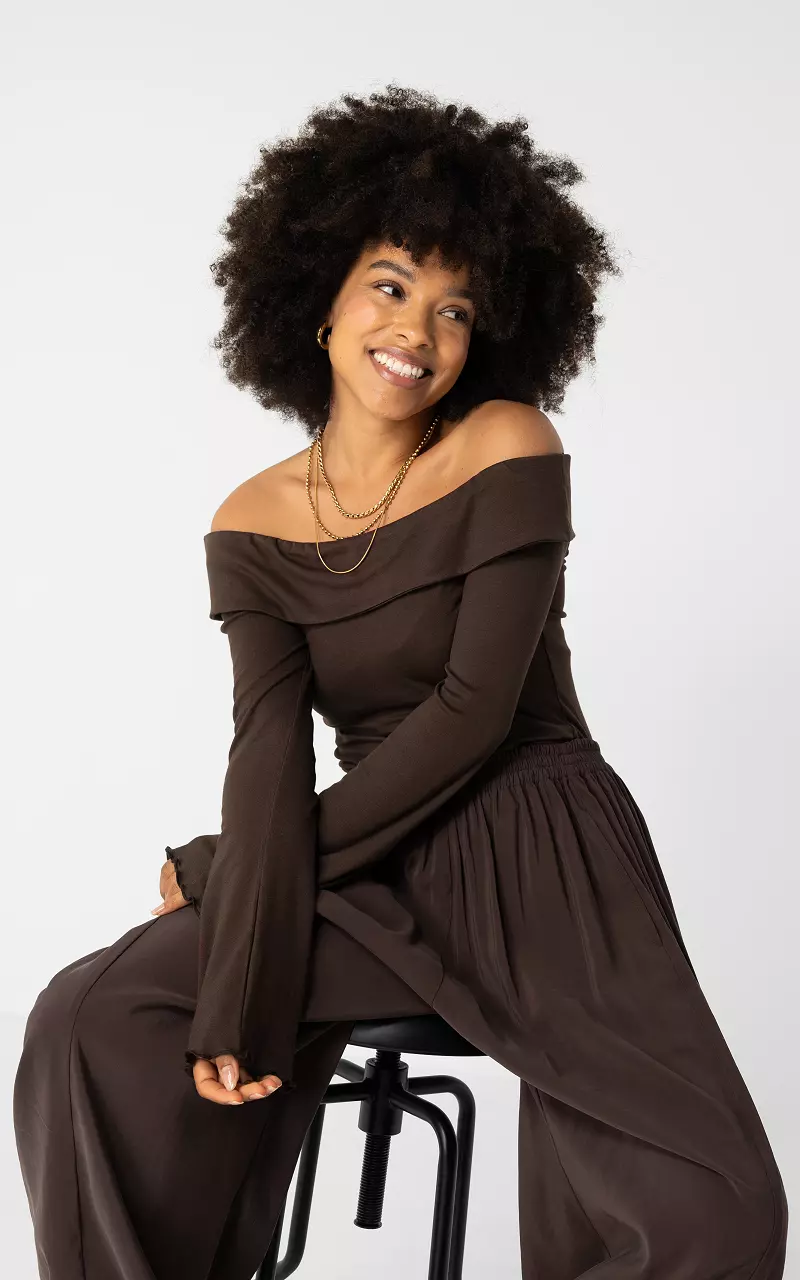 Off-shoulder sweater Brown