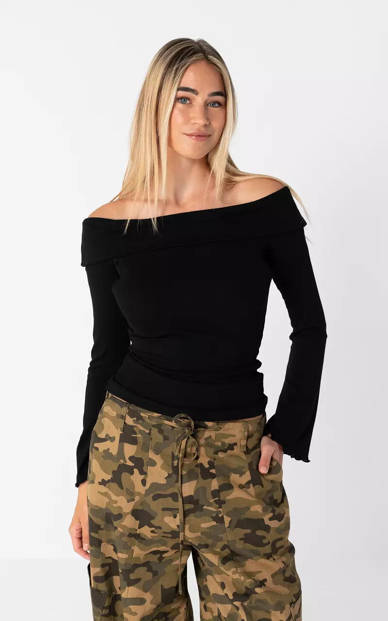 Off-shoulder sweater Black
