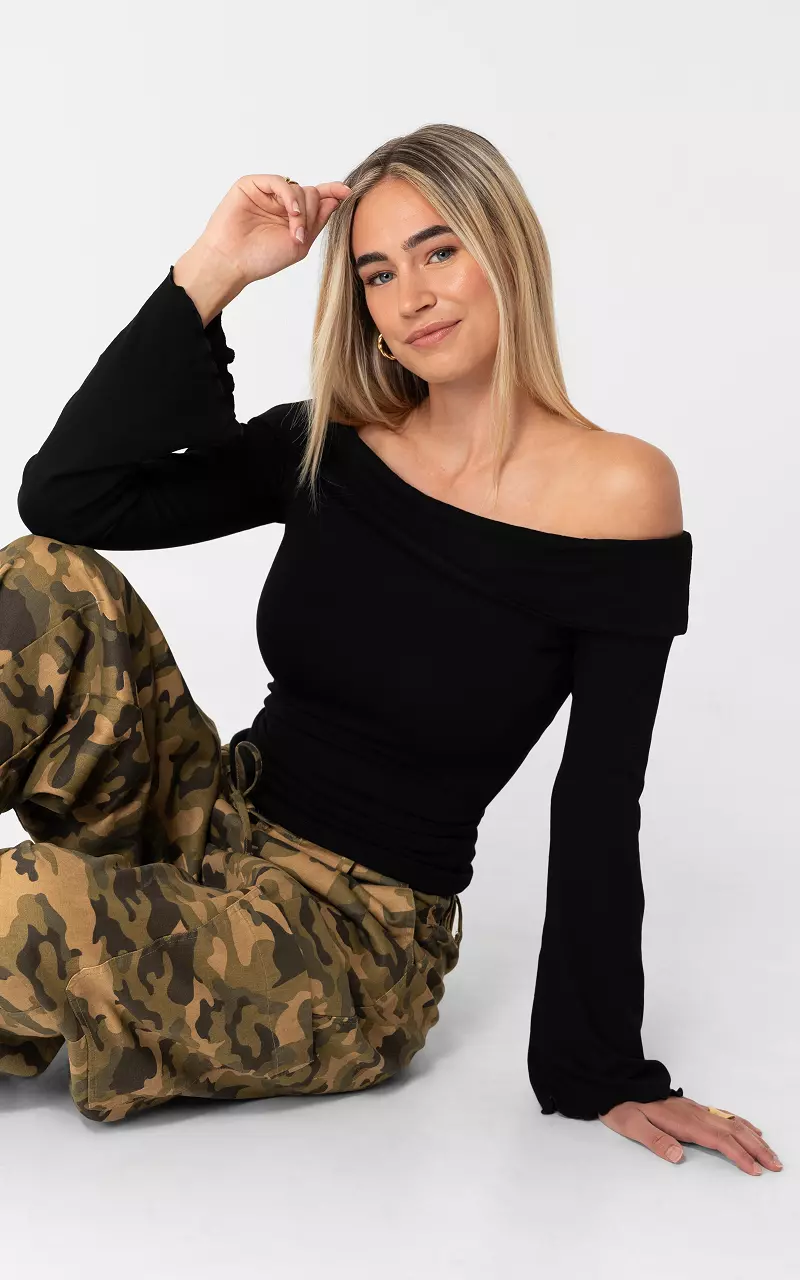 Off-shoulder sweater Black