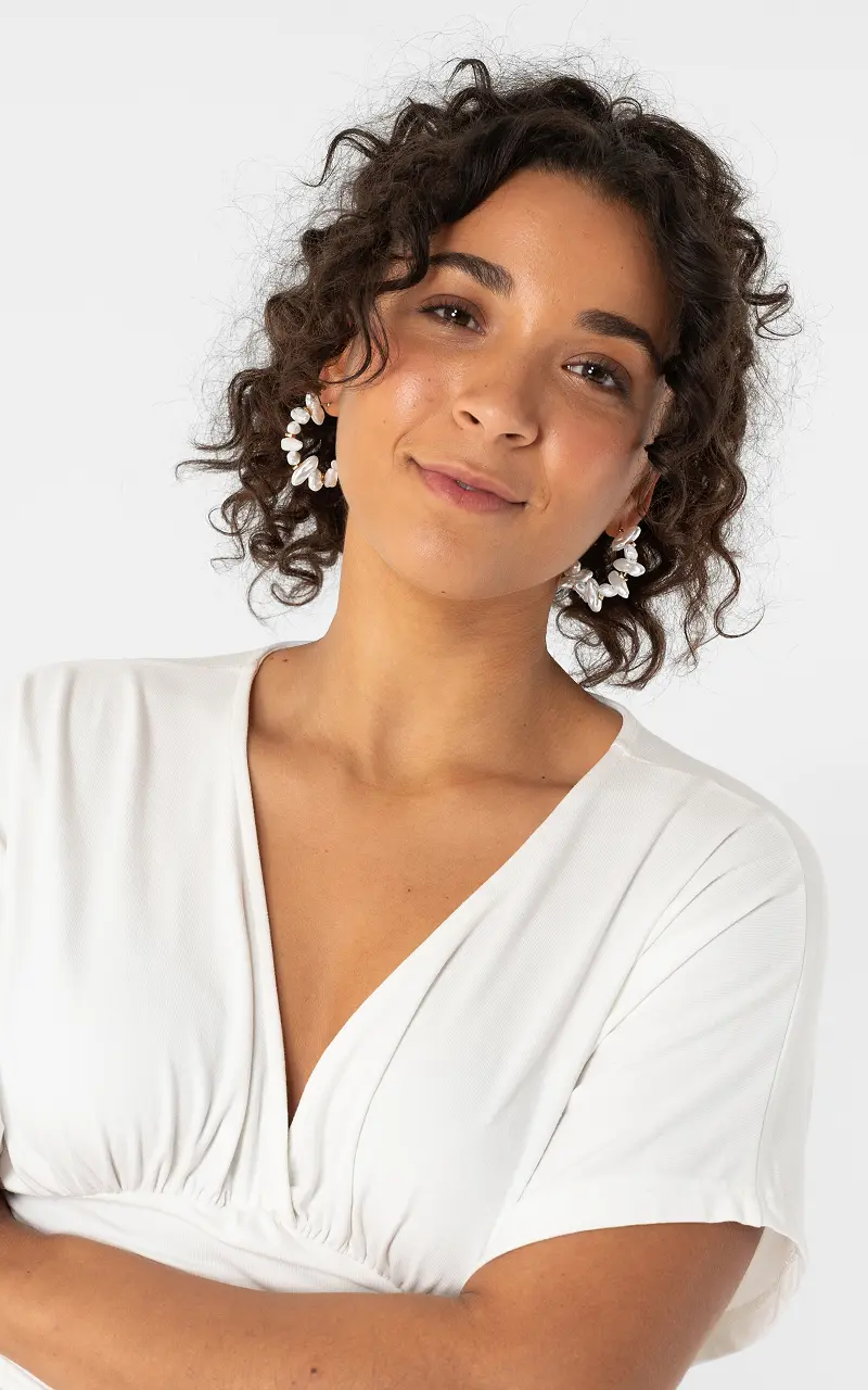 Open hoop earrings with pearls Gold