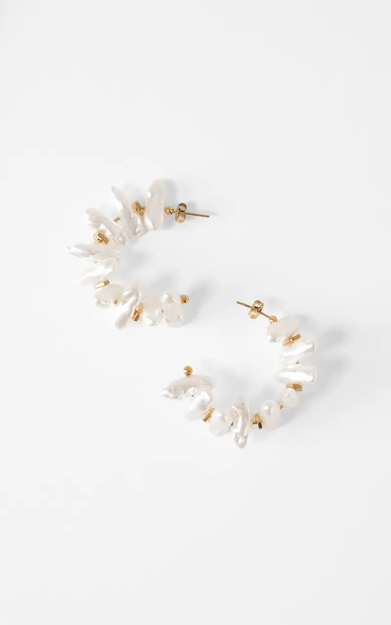 Open hoop earrings with pearls Gold