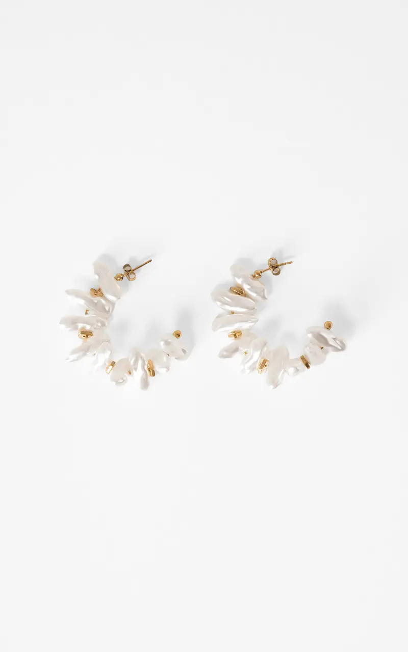 Open hoop earrings with pearls Gold