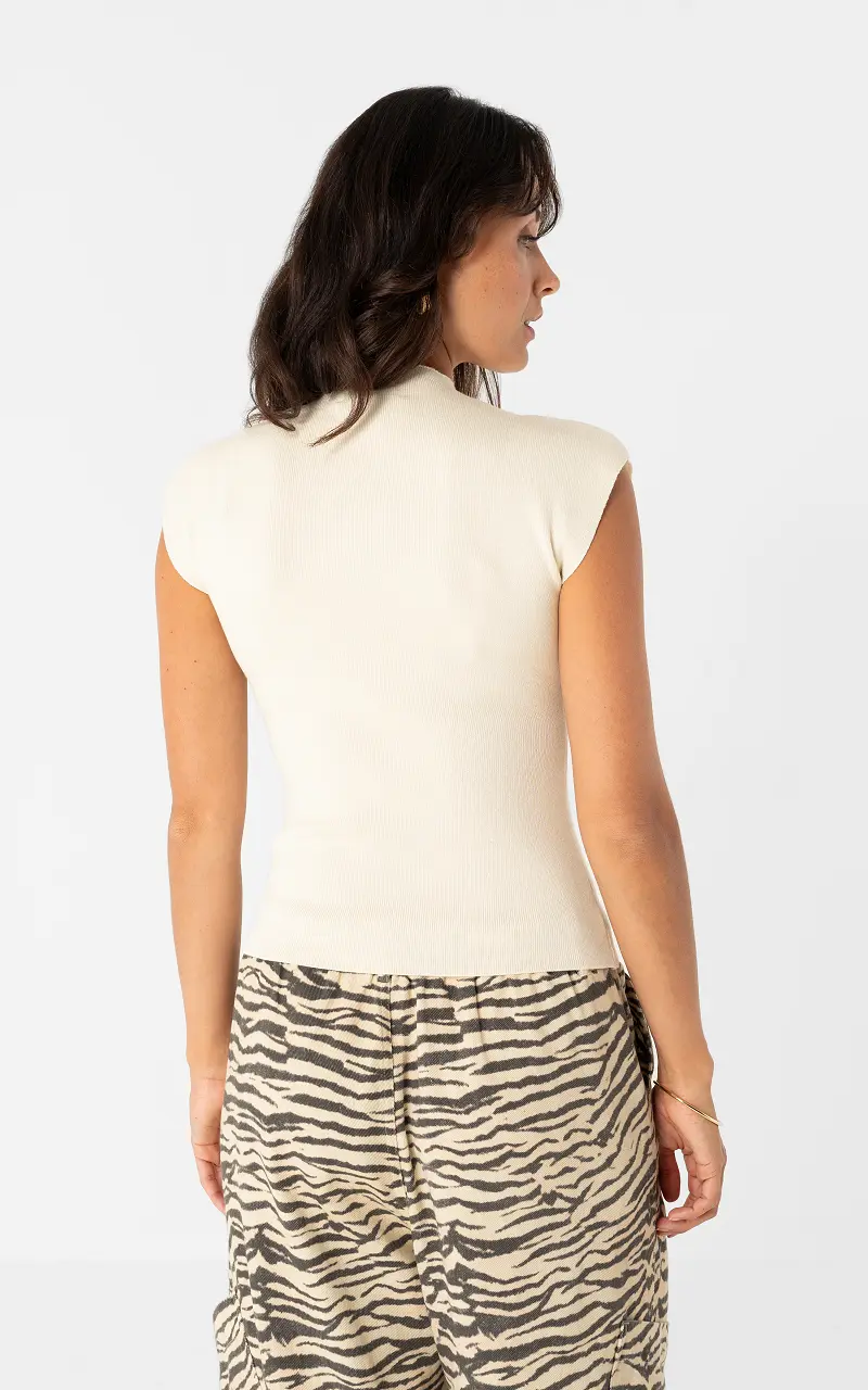 Top mit Knöpfen Beige