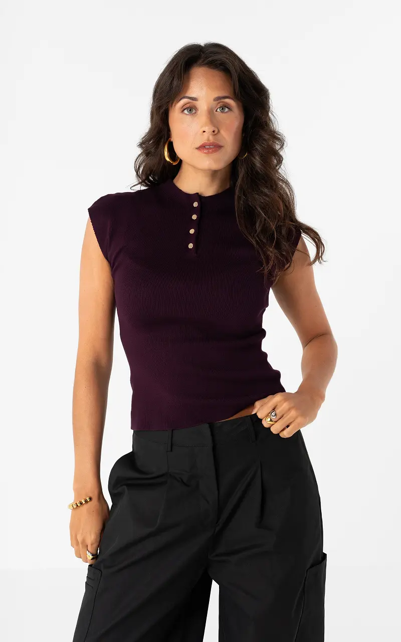 Top mit Knöpfen Aubergine