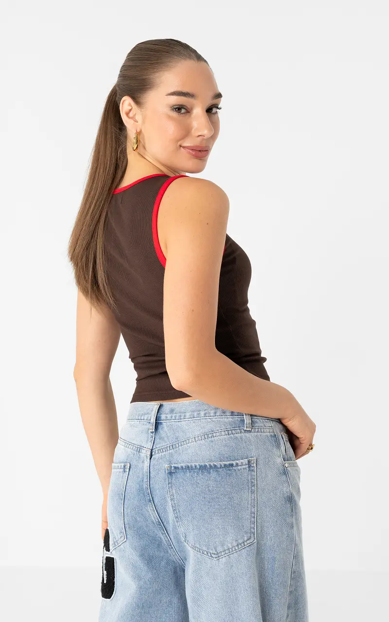 Basic Tanktop Dunkelbraun Rot