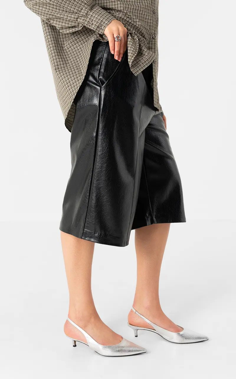 Leather look bermuda Zwart