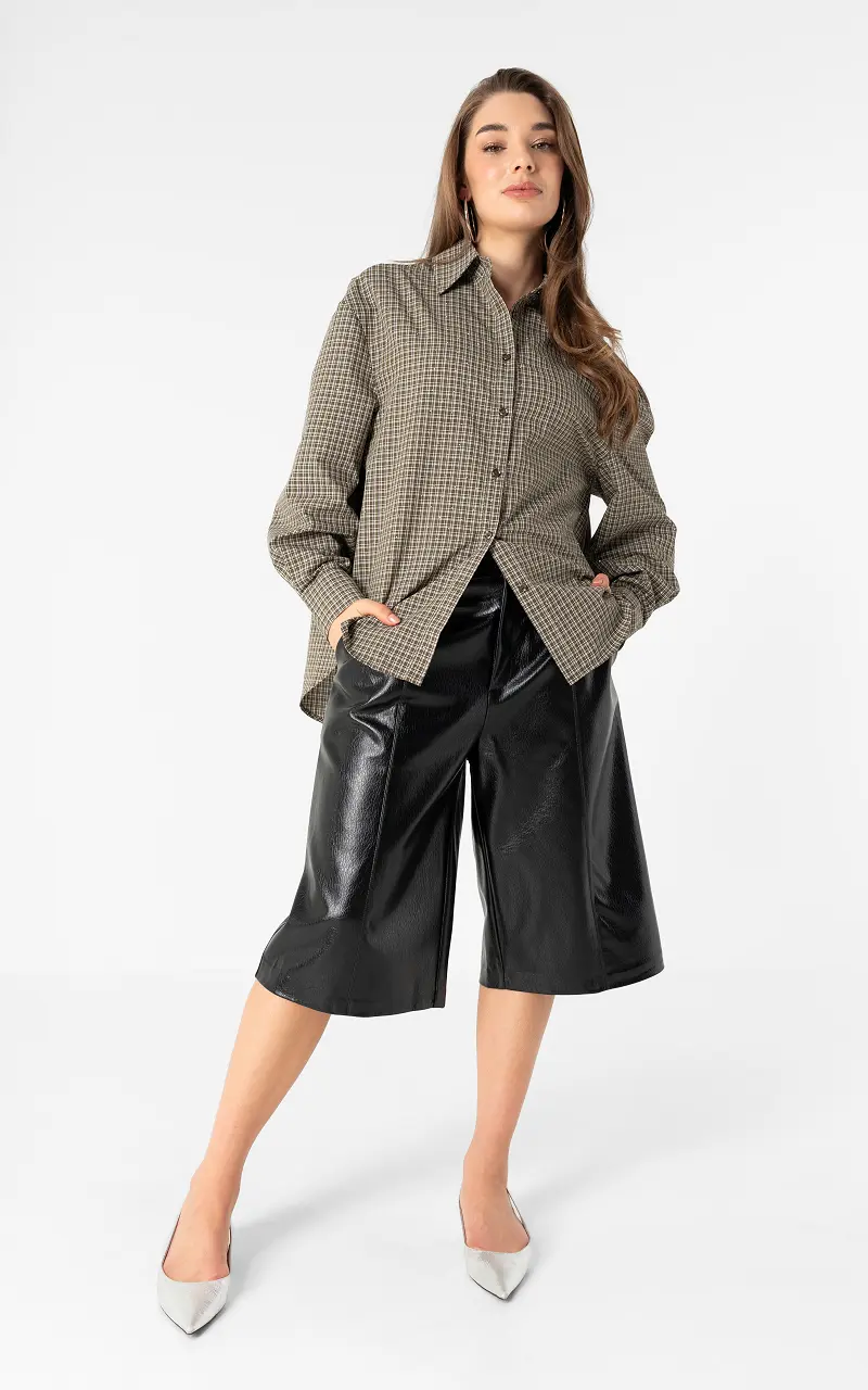 Leather look bermuda Zwart