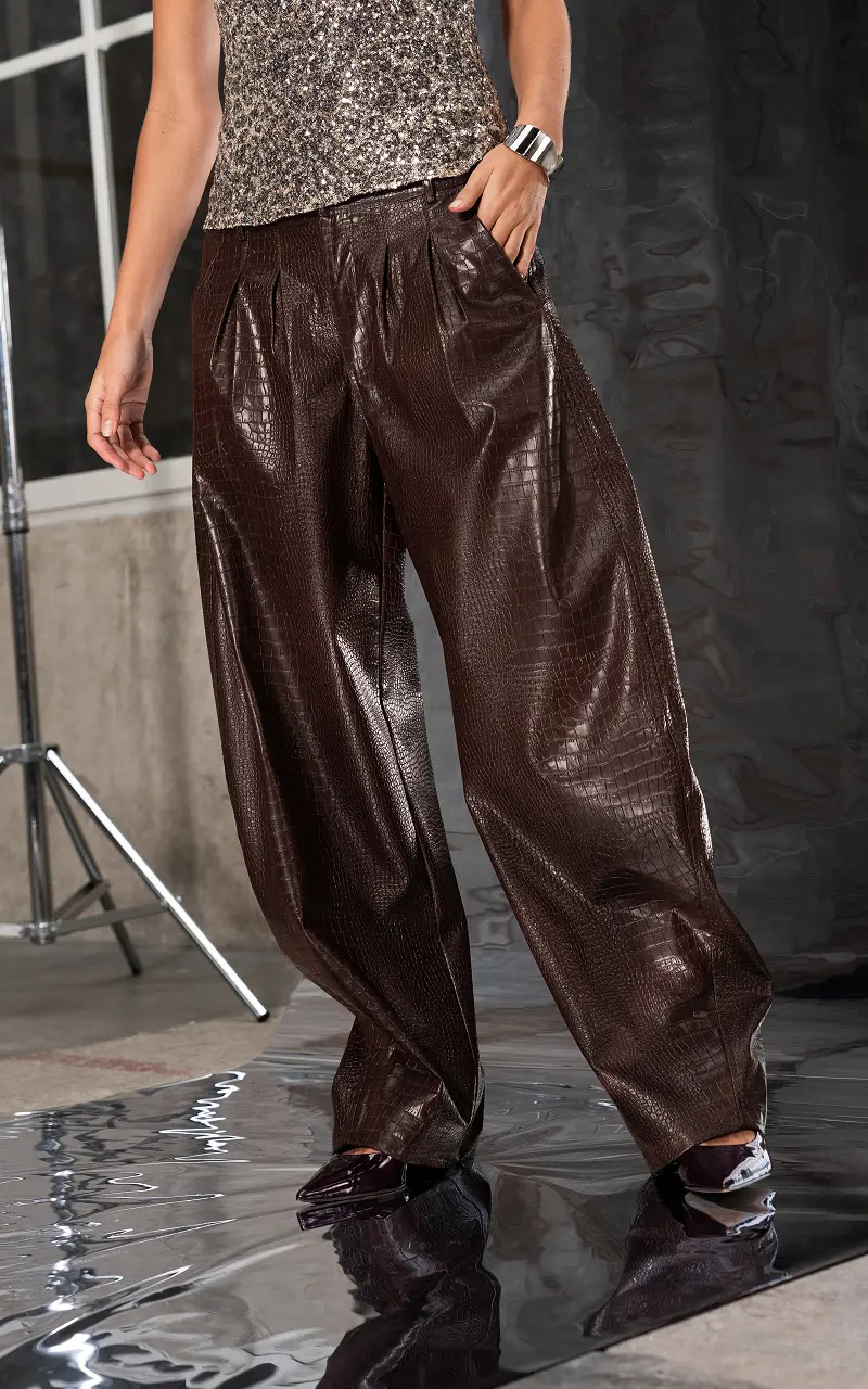 Hose in Kroko-Optik Bordeaux Braun