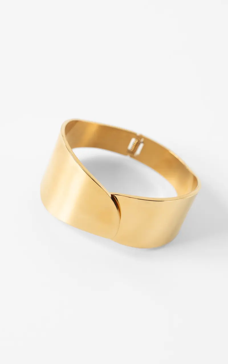 Wide cuff bracelet Gold