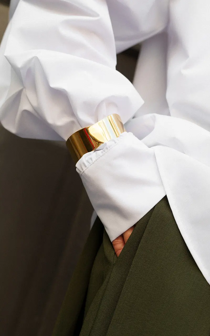 Wide cuff bracelet Gold