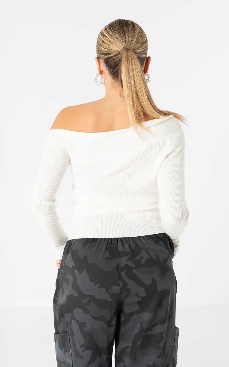 Asymmetric top Cream