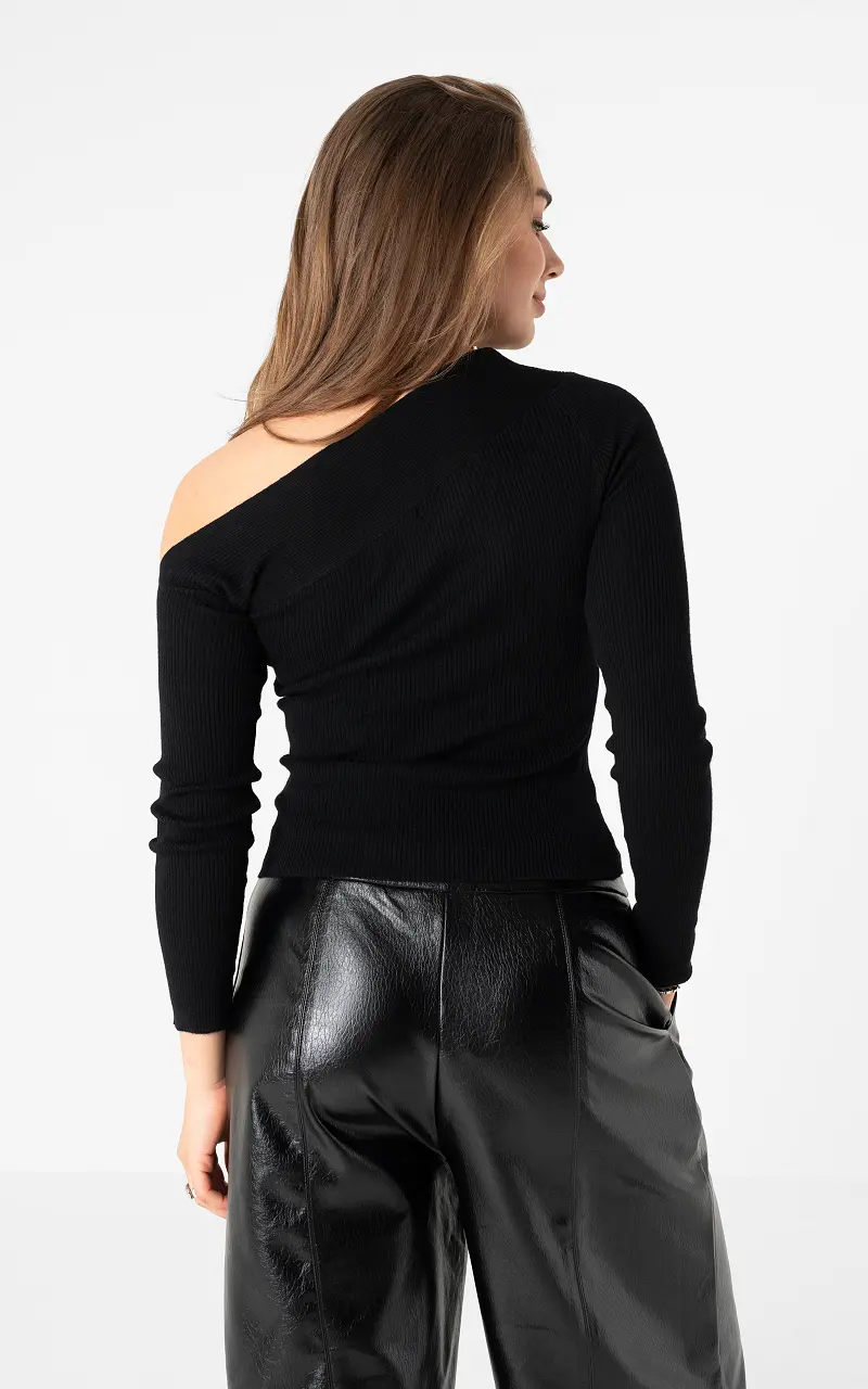 Asymmetric top Black