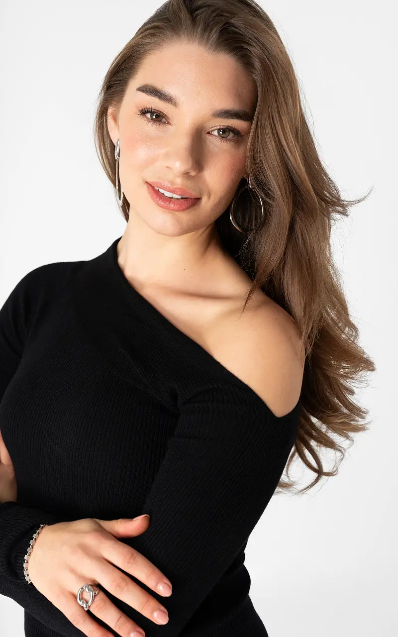 Asymmetric top Black