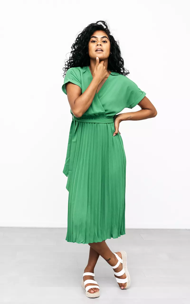 Pleated dress with waist tie Green